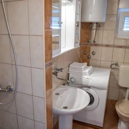 Appartamento Zdravko 3 Fuer 5 Personen By Interhome *