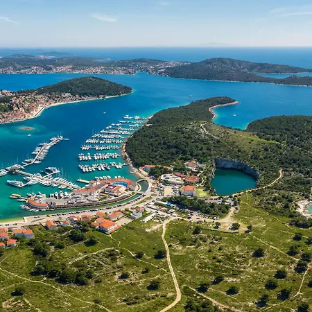 Zdravko 3 Fuer 5 Personen By Interhome 罗戈兹尼察